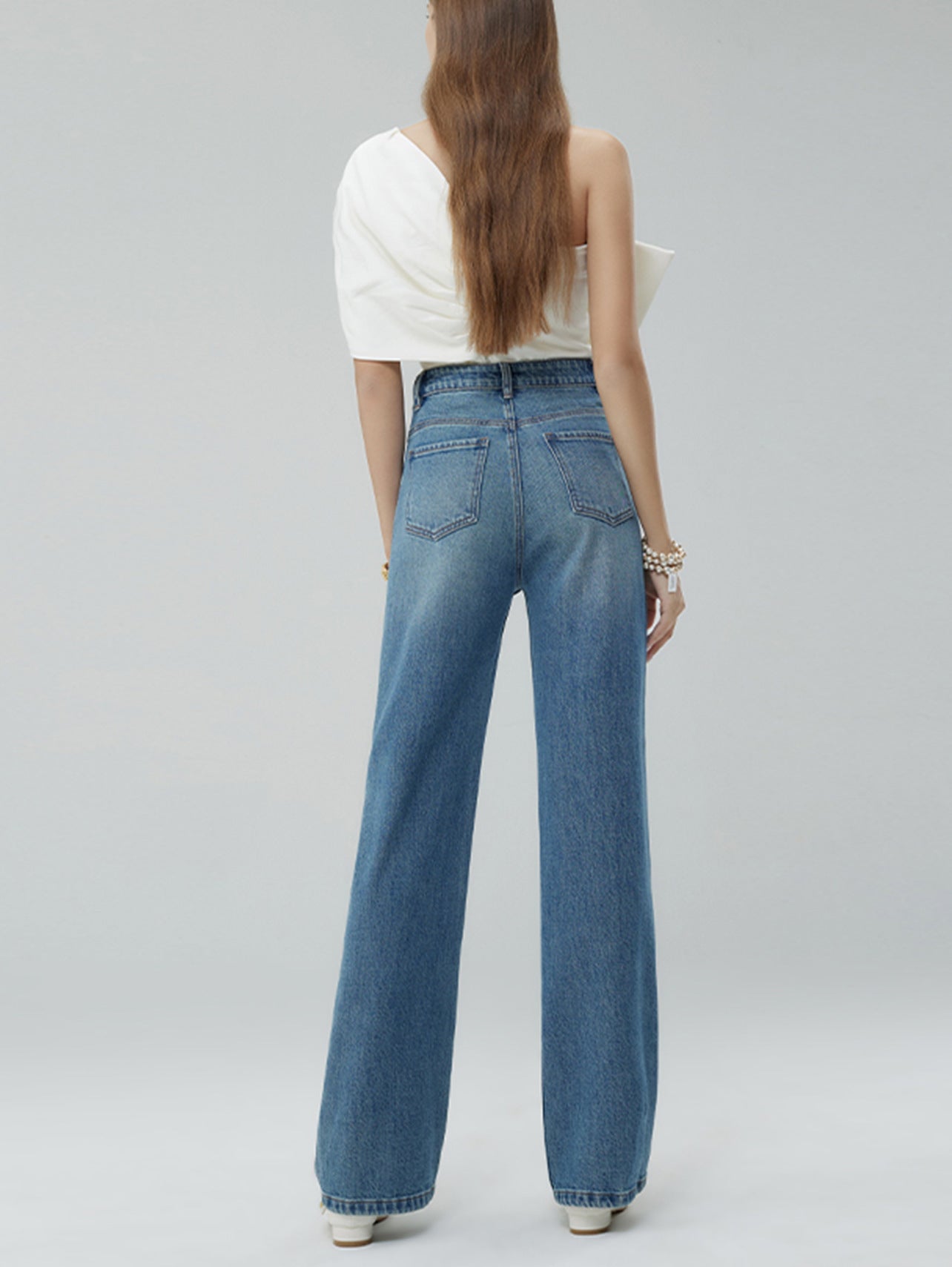 Relaxed Wide Leg Jeans